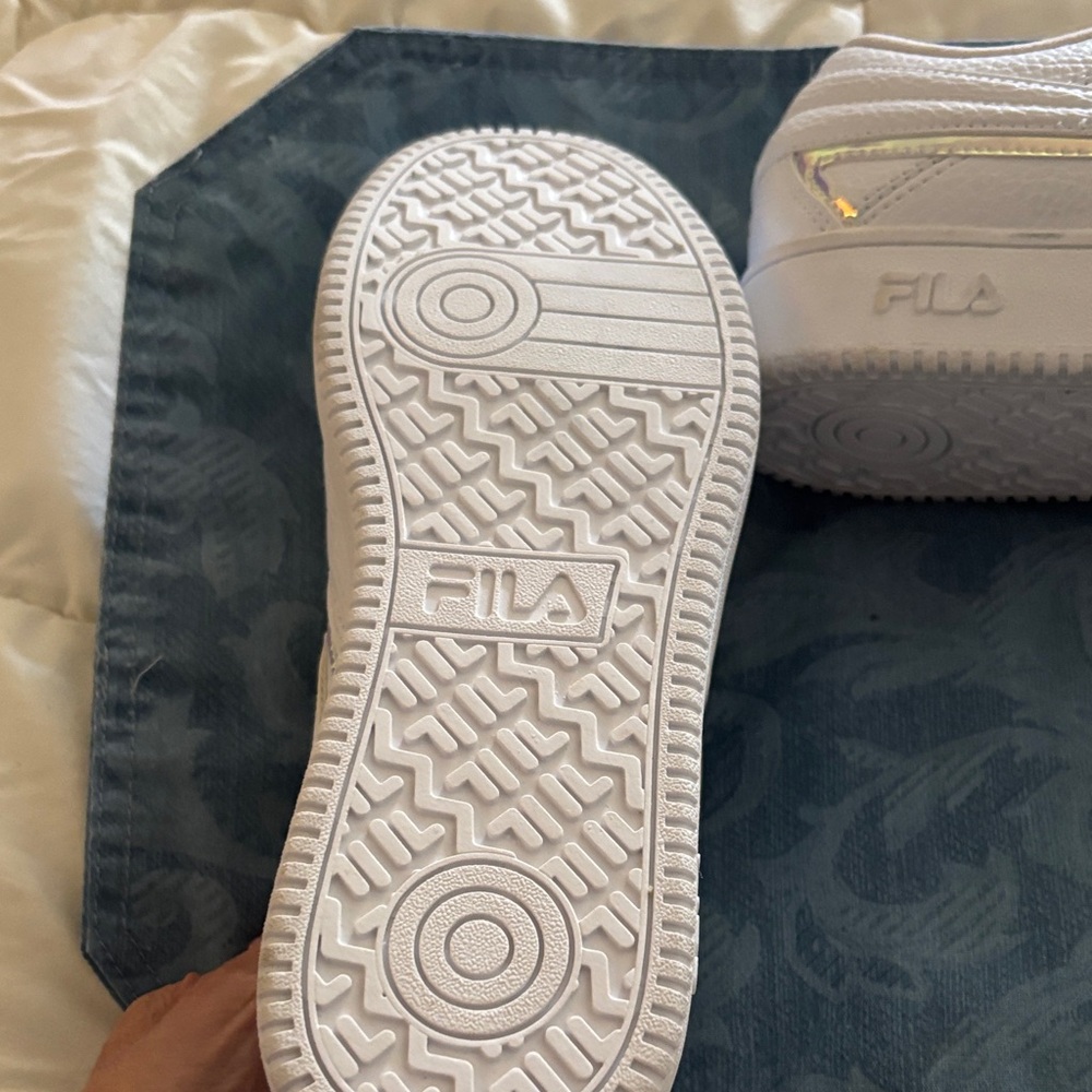 Fila Classic White Leather Sneakers - Picture 9 of 13